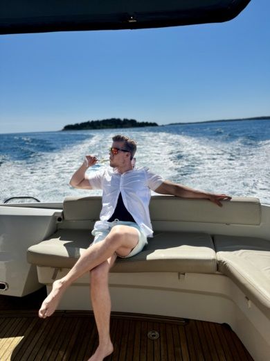 Rovigno Motorboat Beneteau Antares 36 alt tag text