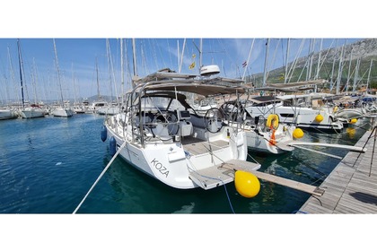 Rental Sailboat Jeanneau Jeanneau Sun Odyssey 479 Toulon