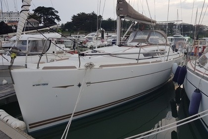 Charter Sailboat Jeanneau Sun Odyssey 33i Saint-Gilles-Croix-de-Vie