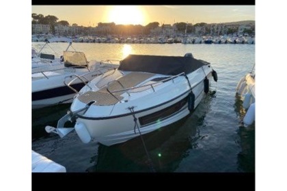 Rental Motorboat Quicksilver 755 Day Cruiser Hyères