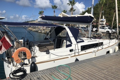 Rental Sailboat Beneteau Oceanis 38 Marigot