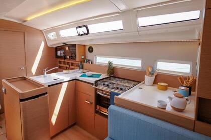 Noleggio Barca a vela  Jeanneau Sun Odyssey 410 Cecina