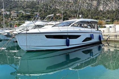Rental Motorboat Sealine S330 La Ciotat