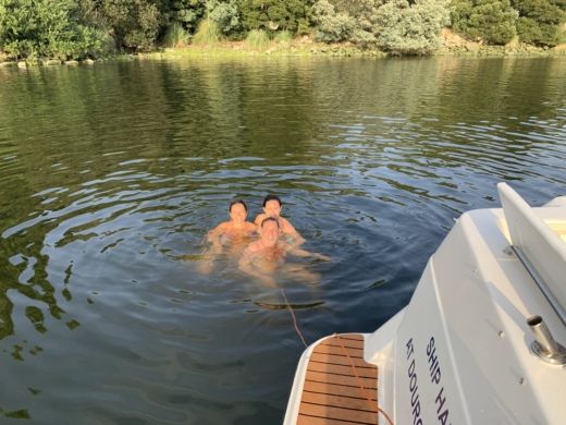 Porto Motorboat Bayliner Ciera 24 alt tag text