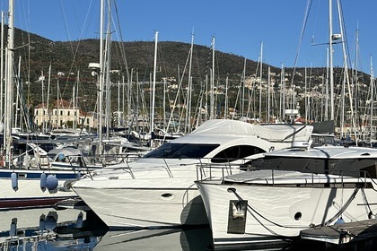 Verhuur Motorboot Azimut Azimut 42 fly Loano