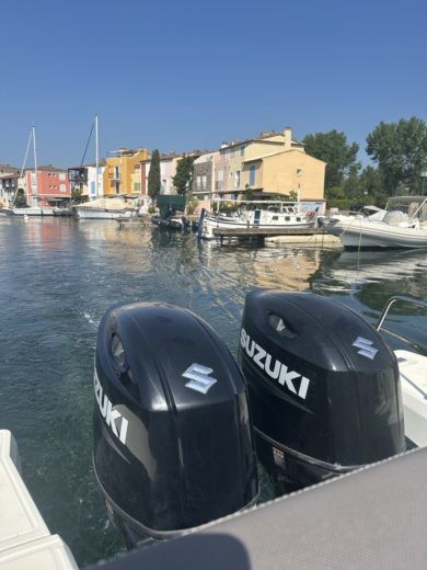 Grimaud Motorboat Jeanneau Cap Camarat 9CC alt tag text