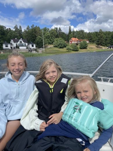 Stockholm Motorboat Bavaria Virtess 420 Fly alt tag text