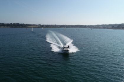 Location Bateau à moteur Jeanneau NC9 Perros-Guirec