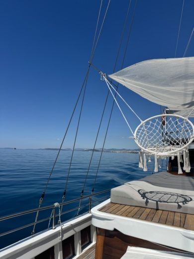 Сплит Gulet Custom made 100ft Performance Sailing Yacht alt tag text