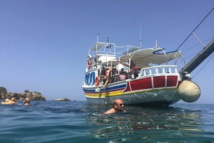 Location Bateau à moteur Traditional Wooden Motorboat Héraklion