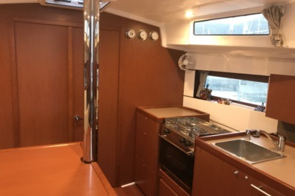 Чартер Парусная яхта Beneteau Oceanis 38.1 Башка-Вода