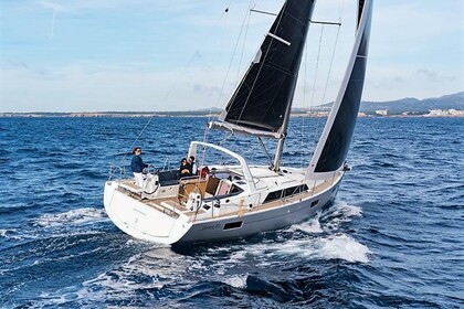 Hire Sailboat BENETEAU OCEANIS 41.1 Alimos