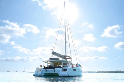Hire Catamaran Fontaine Pajot Saona 47 Nassau