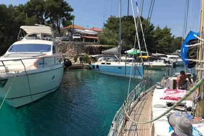 Hire Sailboat Split Kutter Split