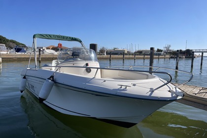 Hire Motorboat Jeanneau Cap Camarat 6.5 open Hyères